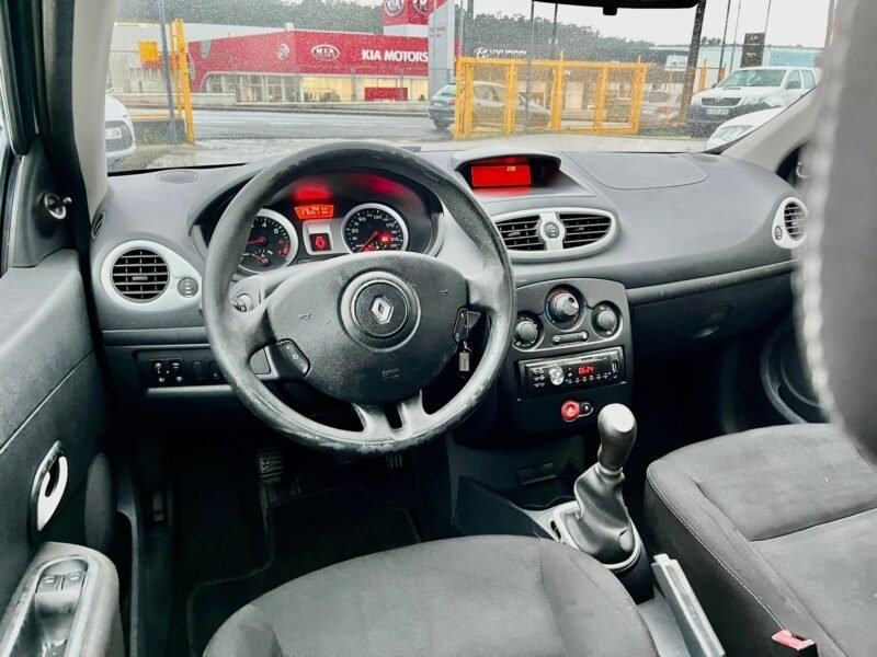 RENAULT Clio 1.2 i 16V 75 CV