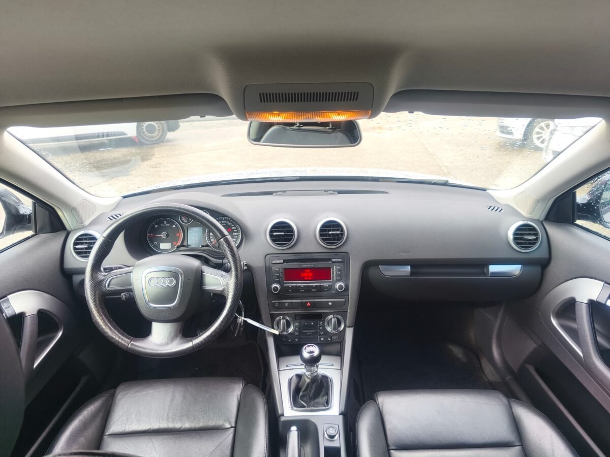 AUDI A3 Attraction 1.6 TDI 105CV